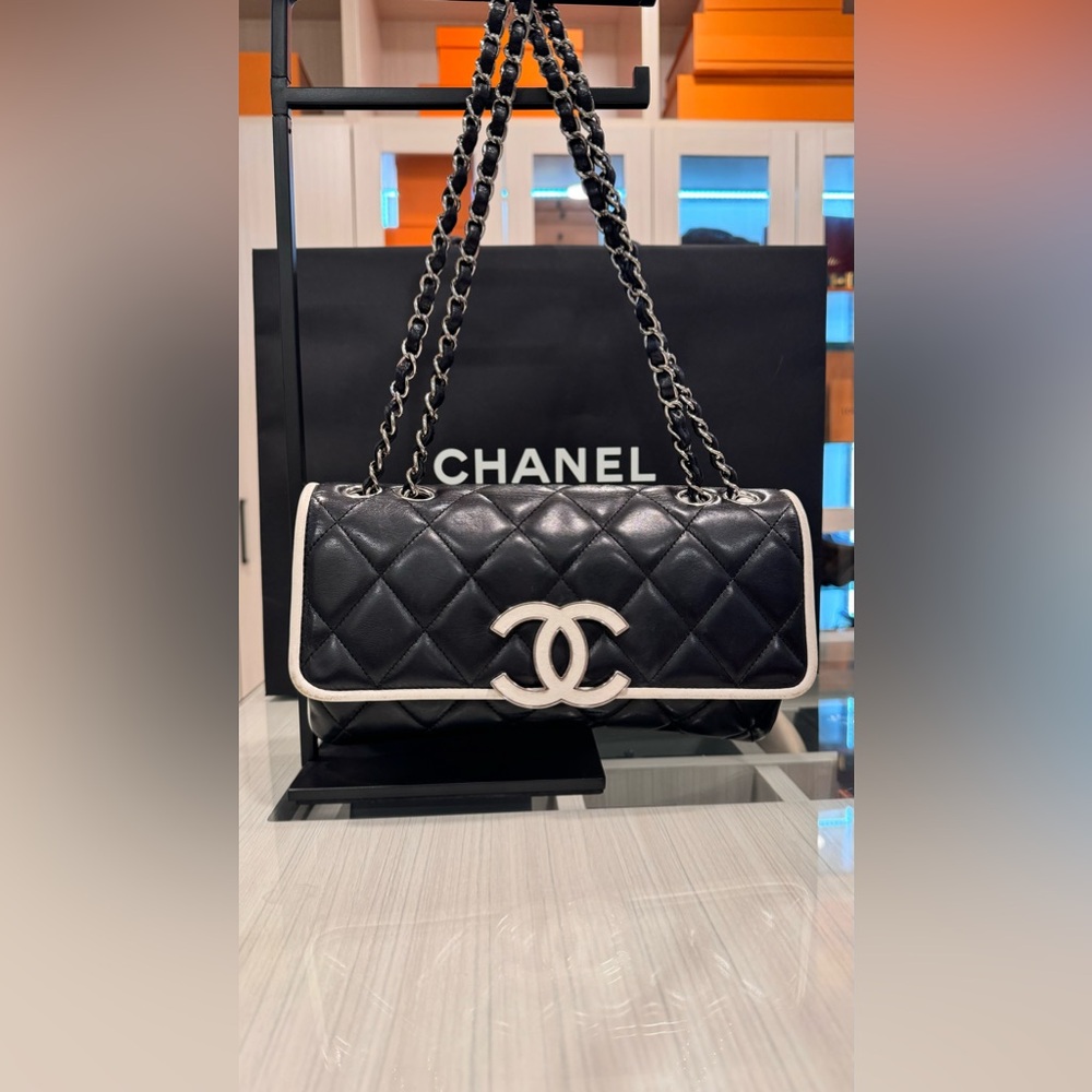 Chanel vintage black/white cruise collection